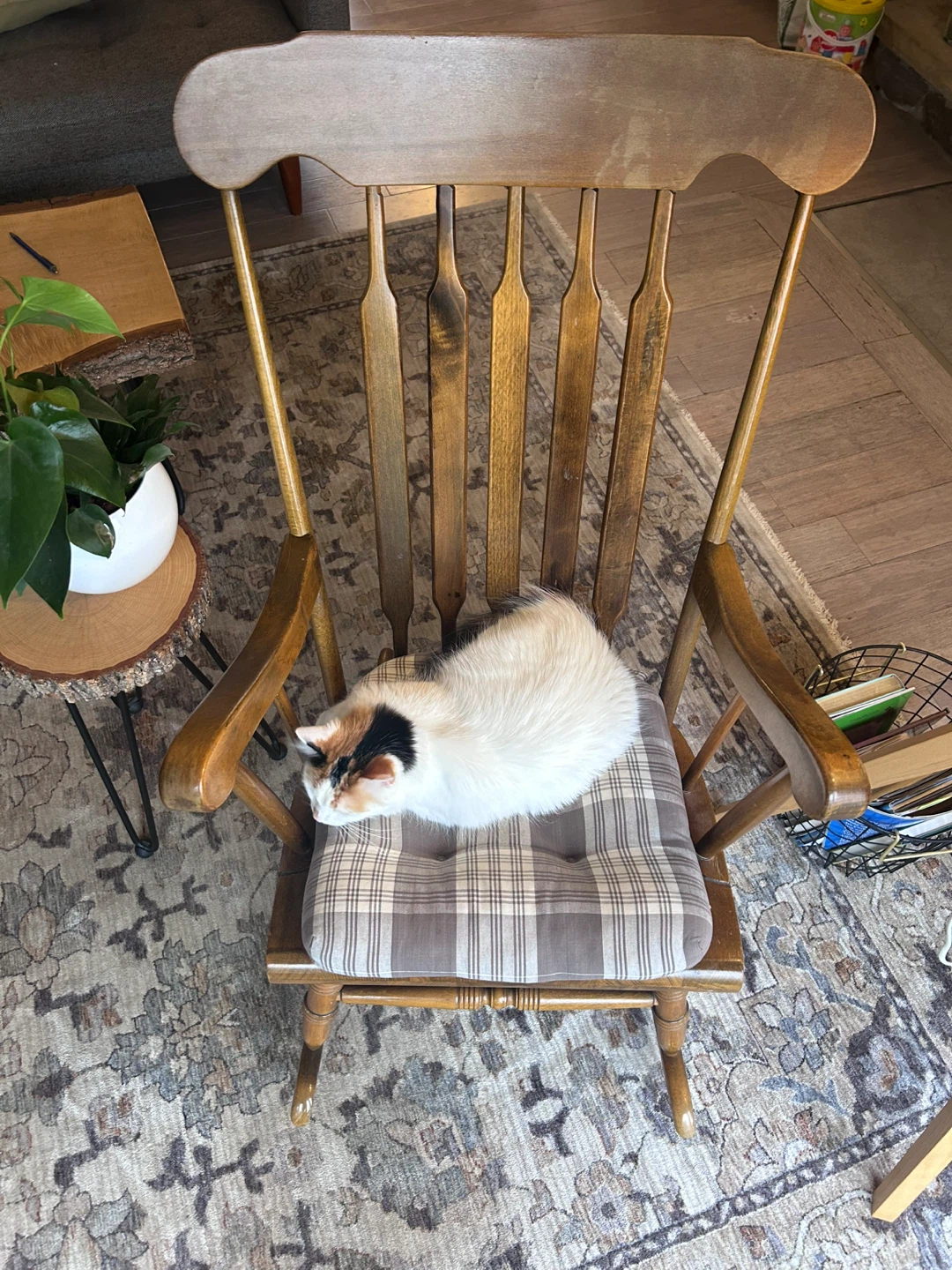 Wooden Rocking Chair - photo 2