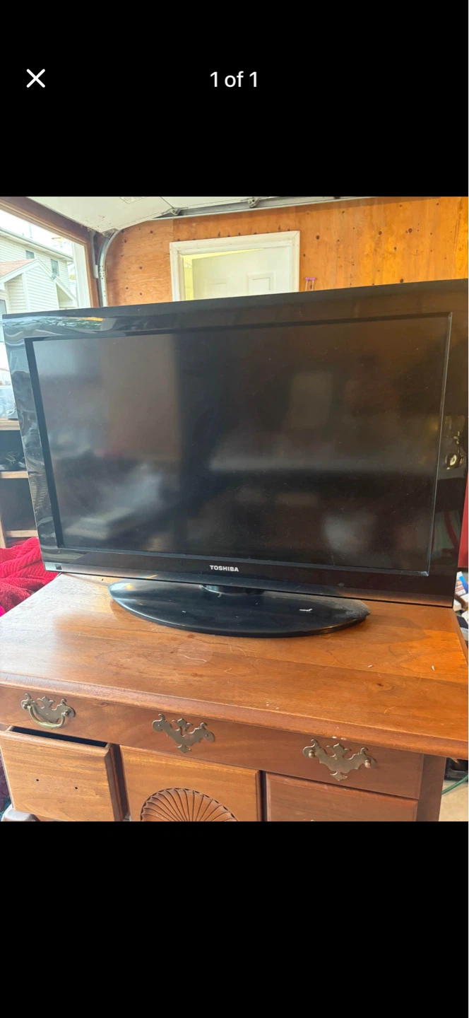Toshiba 32-inch LCD TV