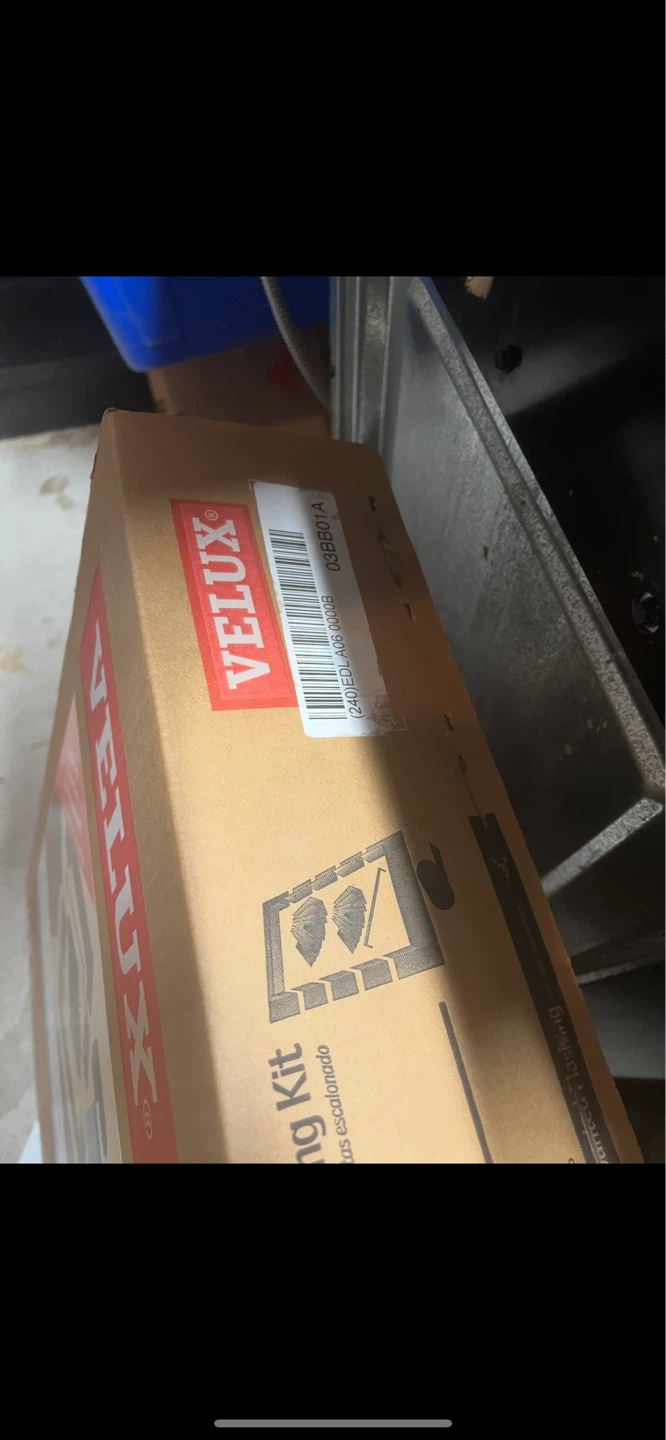 VELUX Deck Mounted Skylight Step Flashing Kit EDL A06 - photo 3