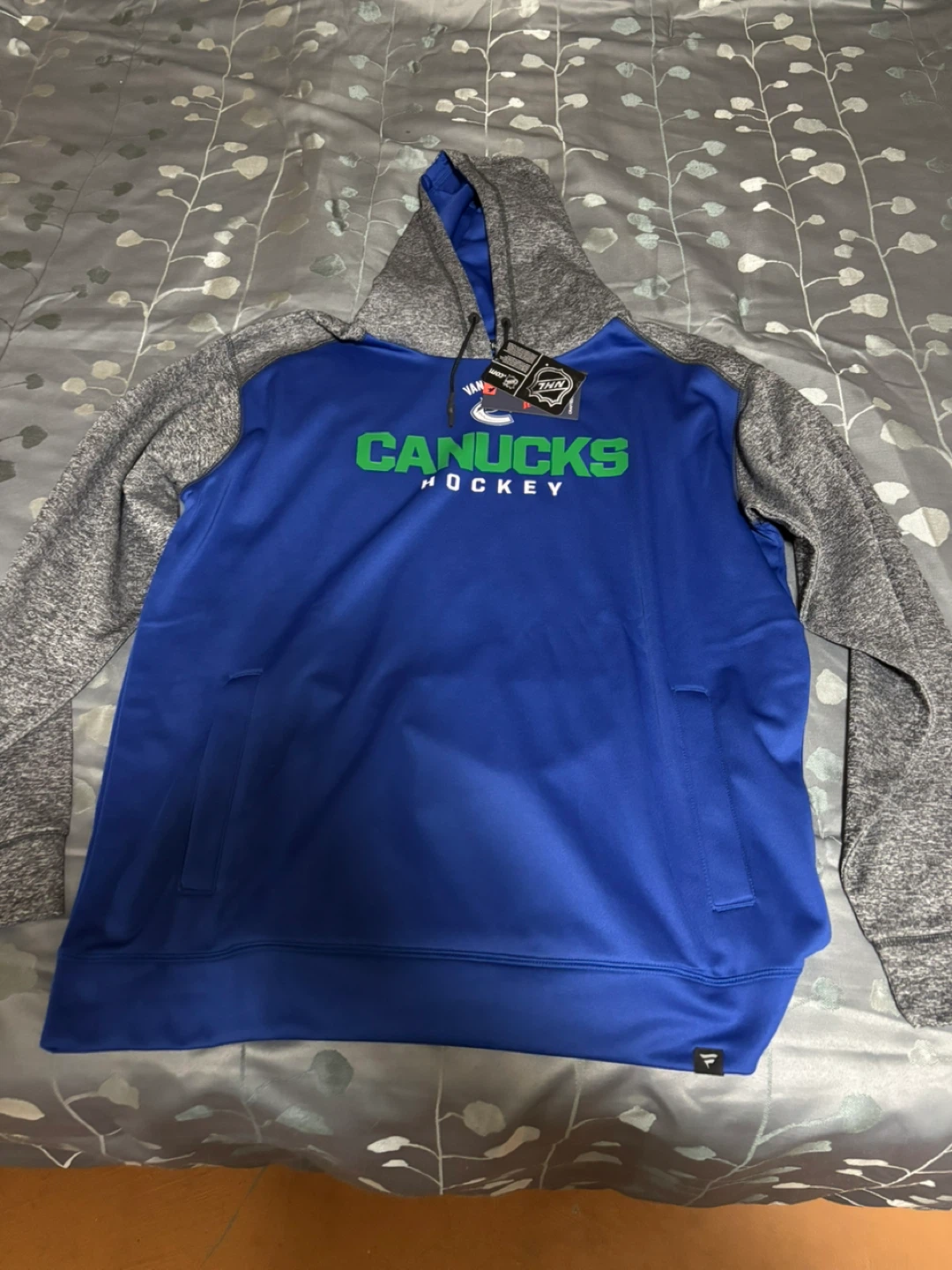 Vancouver Canucks Hockey Hoodie - photo 3
