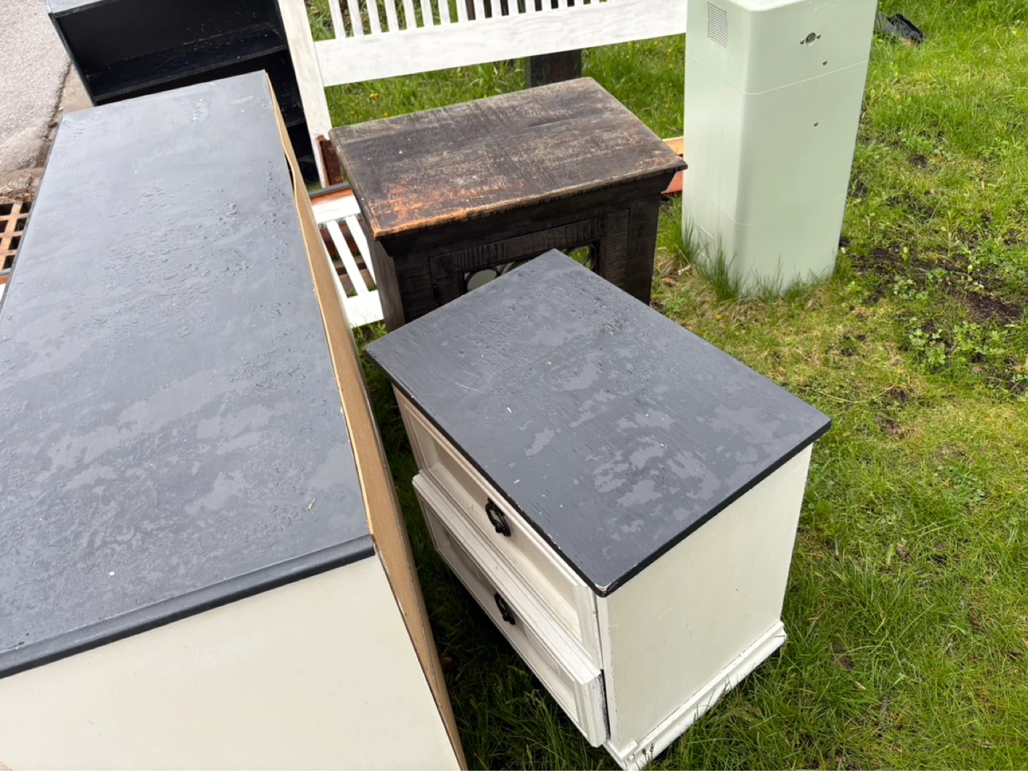 free - furniture Nightstands & Queen bed