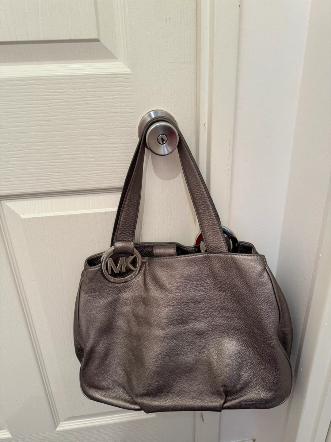 Michael Kors Silver Leather Tote Bag - photo 2