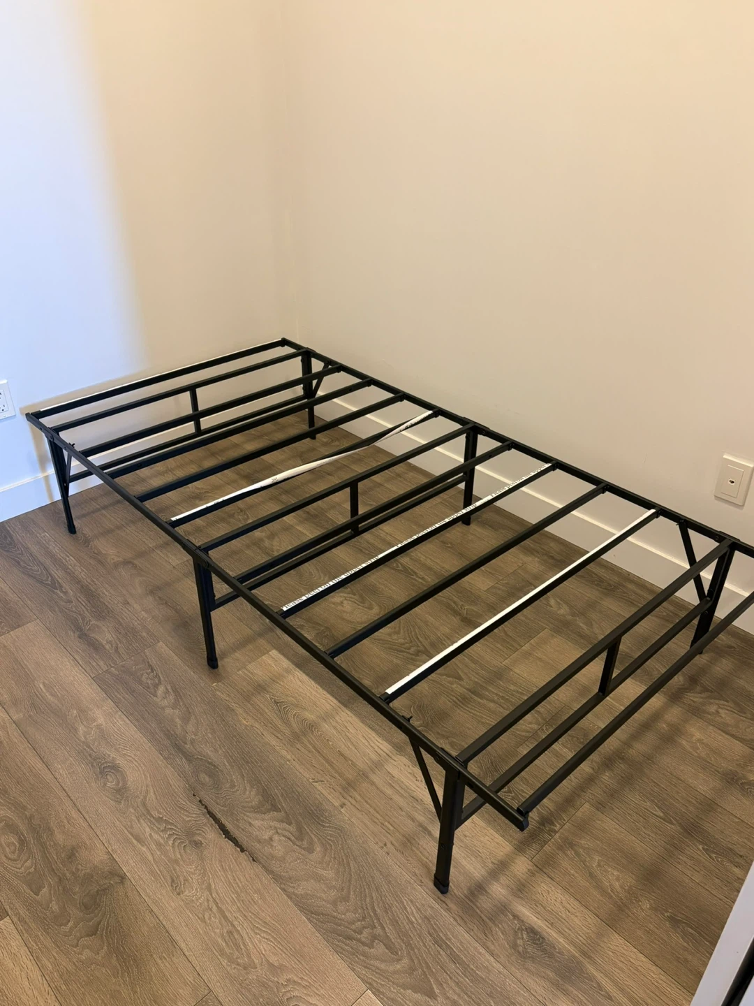 Zinus Twin 14 Inch Metal Bed Frame
