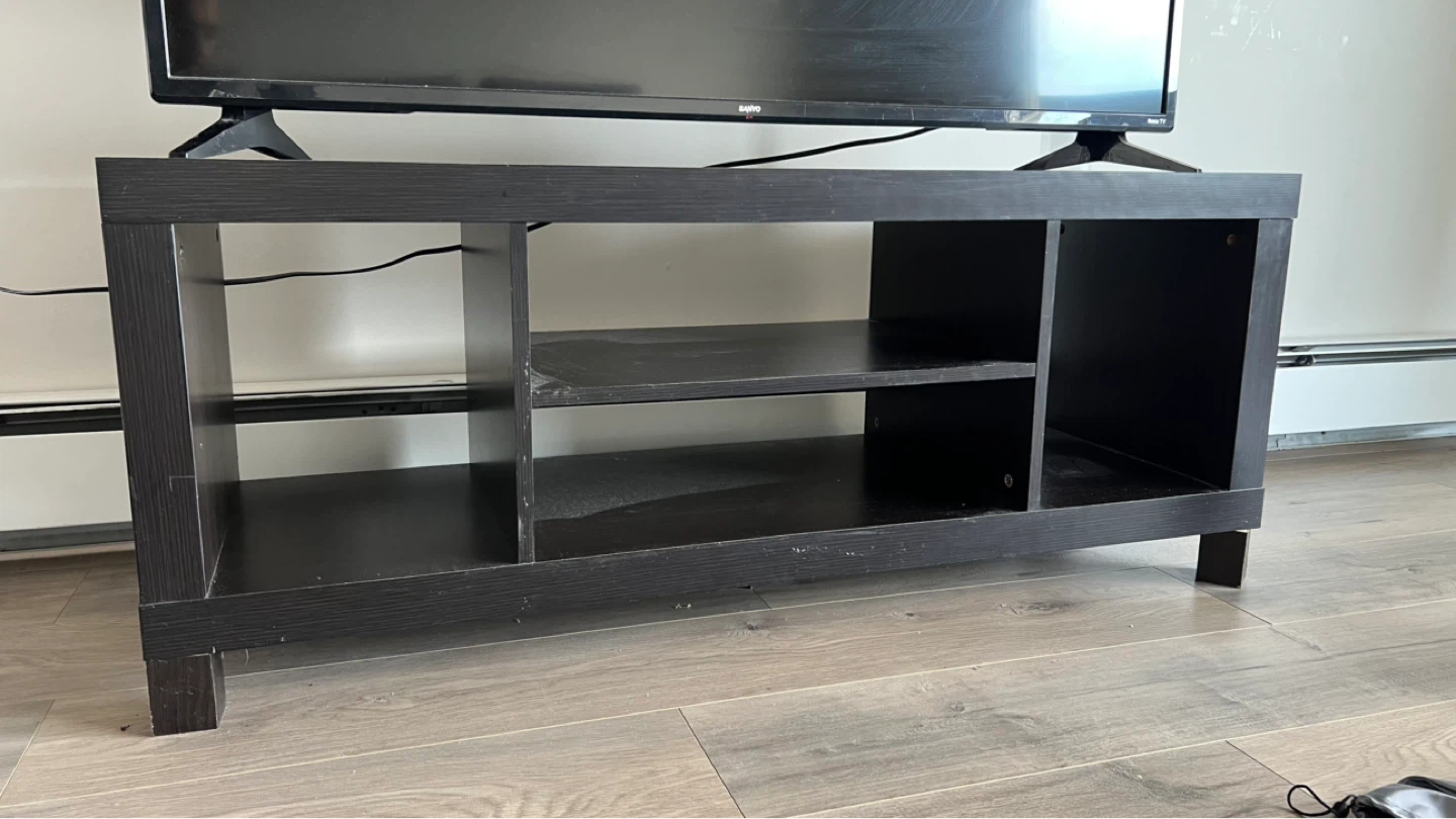 Roku TV with IKEA stand / table - photo 3