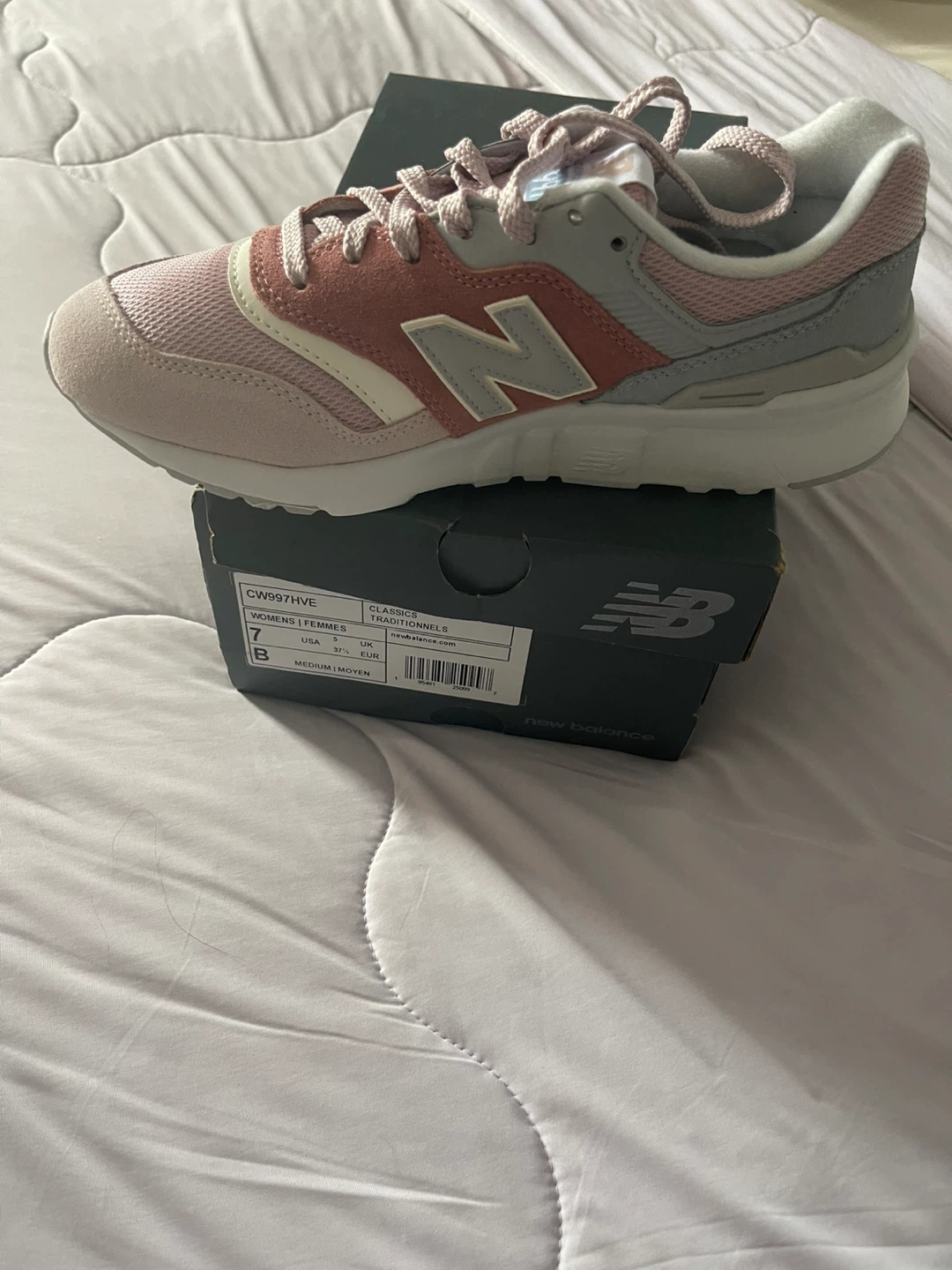 New Balance Women's Sneaker Pink & Gray Size 7