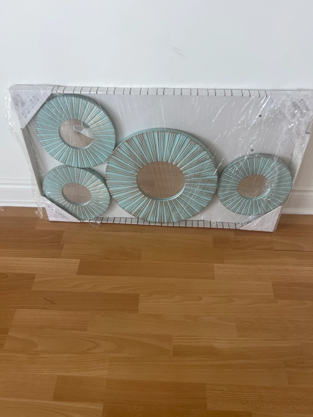 Set of 4 Sunburst Mirrors Wall Art - photo 2