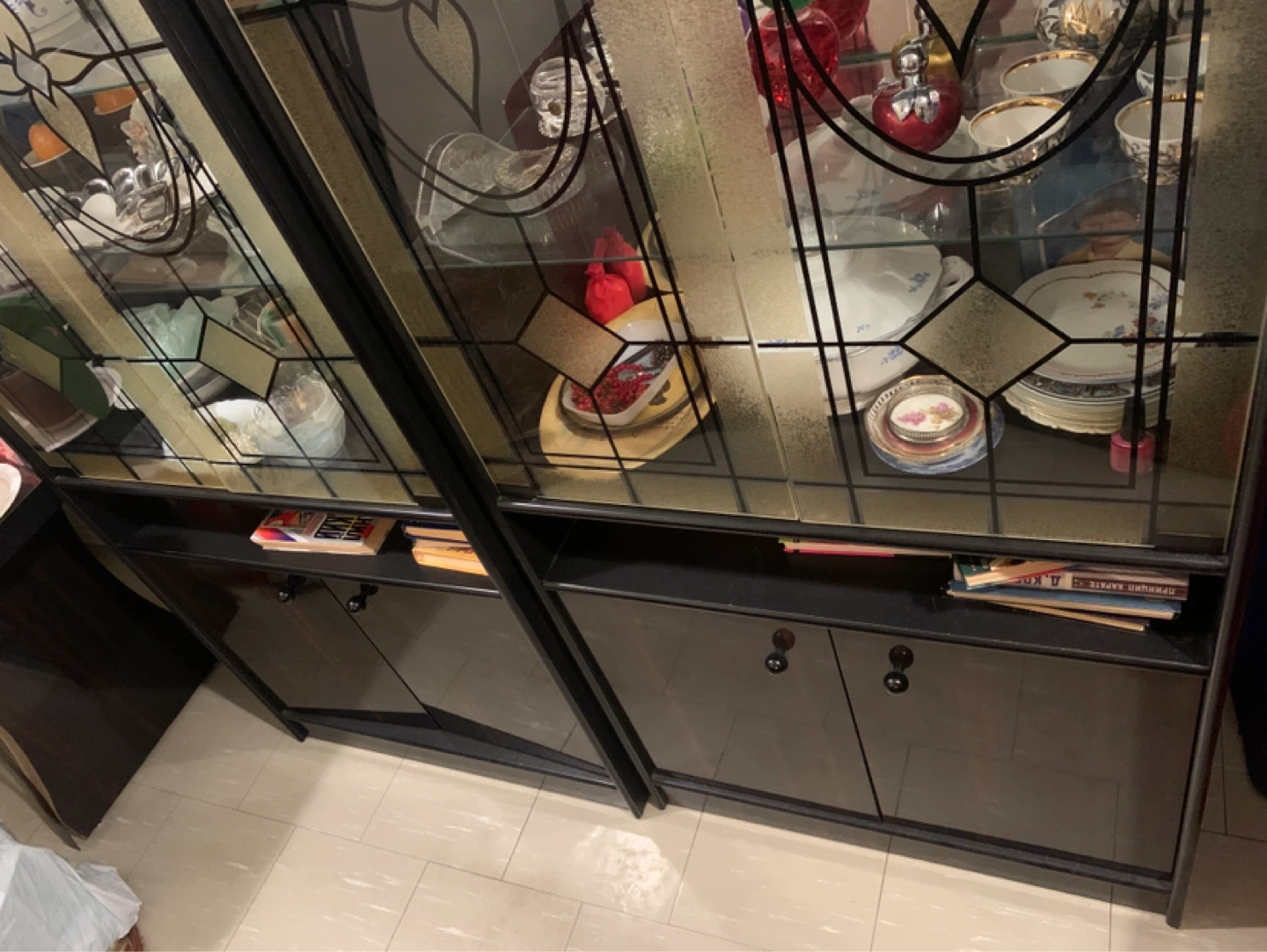 Display Cabinet with Stained Glass Doors - photo 5