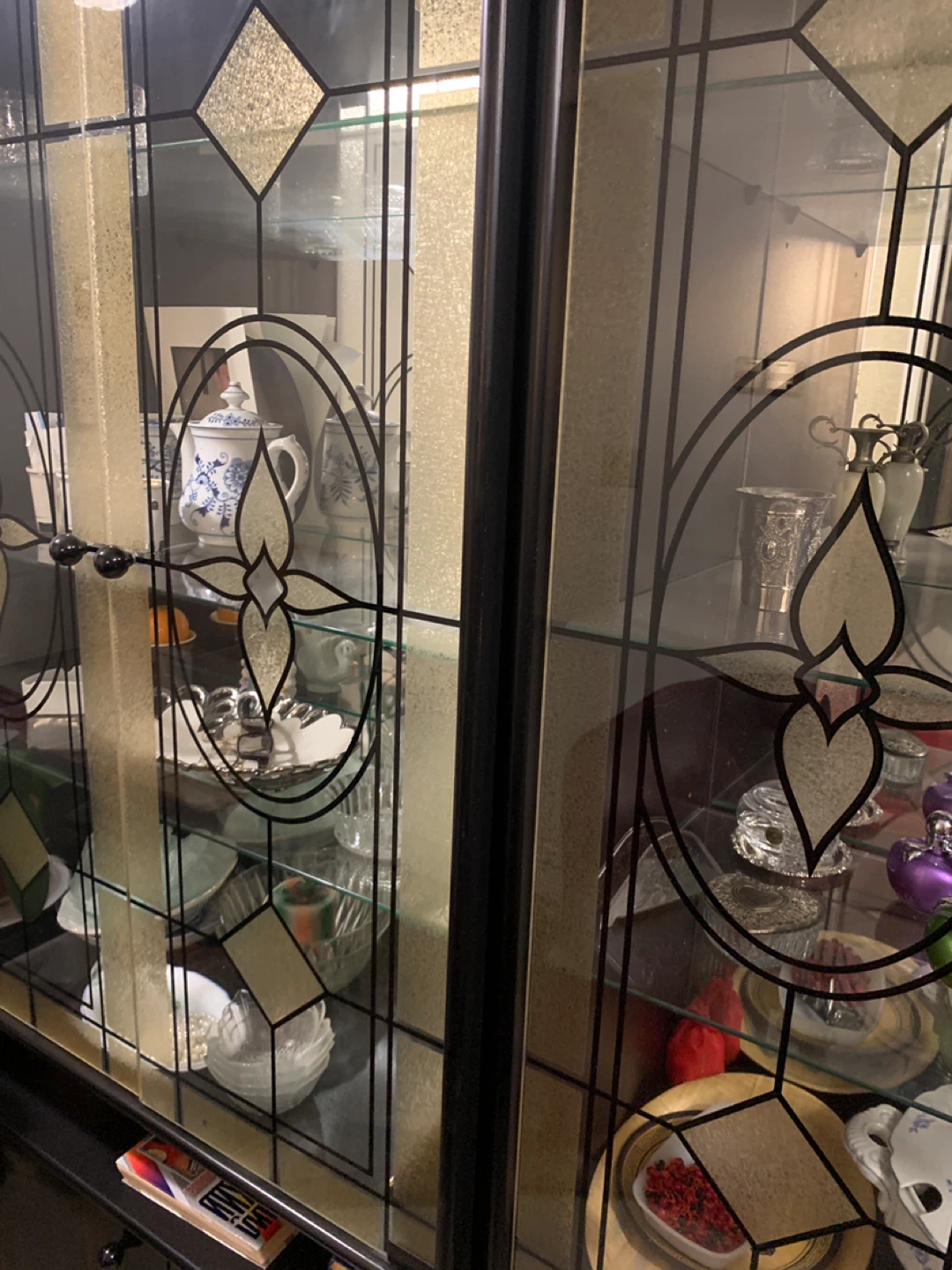 Display Cabinet with Stained Glass Doors - photo 3