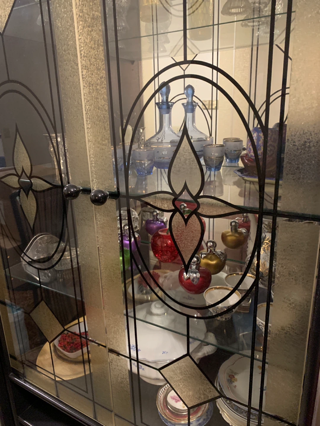 Display Cabinet with Stained Glass Doors - photo 2