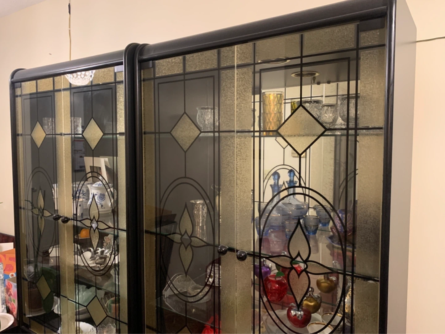 Display Cabinet with Stained Glass Doors - photo 4