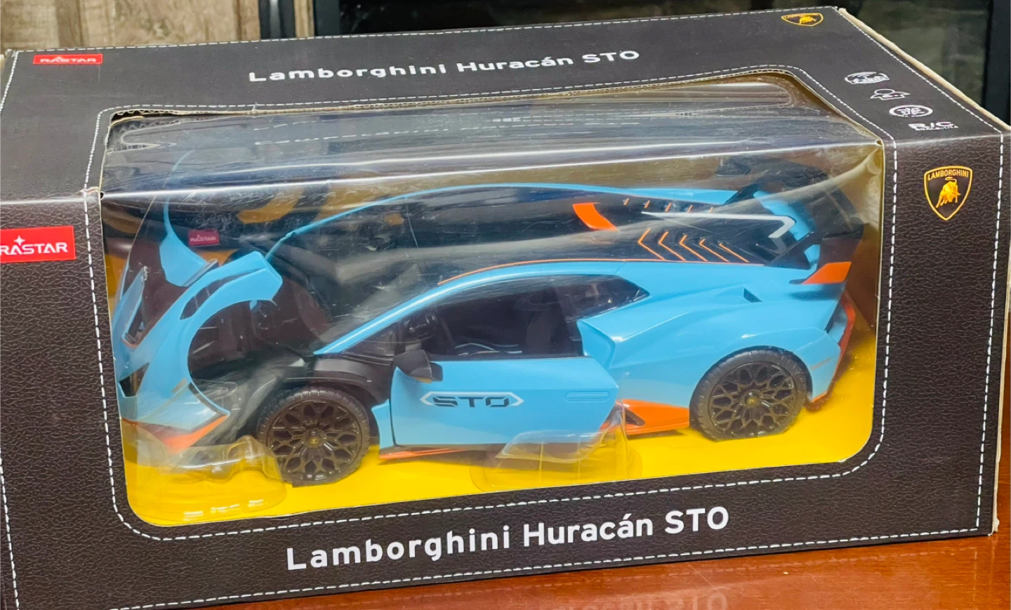 Rastar Lamborghini Huracán STO RC Car