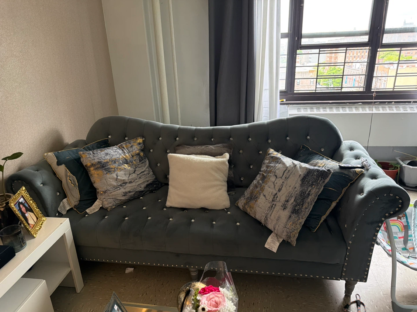 Grey Velvet Chesterfield Loveseat - photo 4