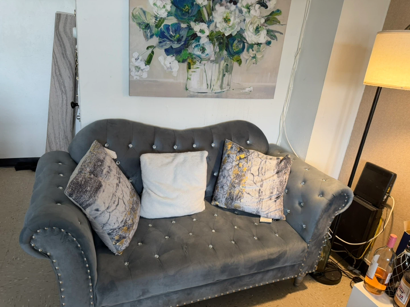 Grey Velvet Chesterfield Loveseat - photo 5
