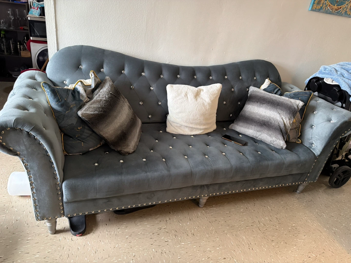 Grey Velvet Chesterfield Loveseat - photo 2