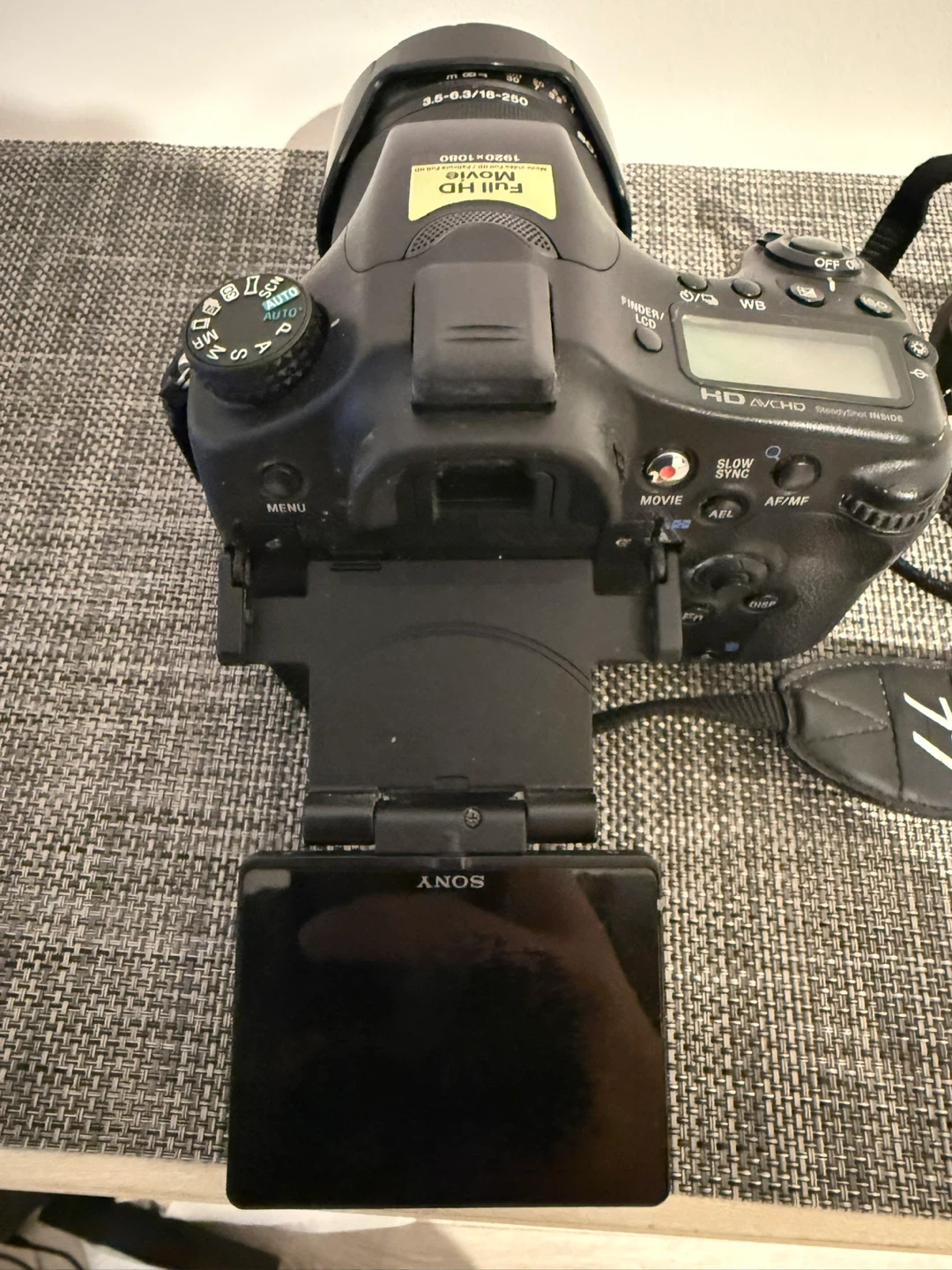 Sony Alpha a77 Digital Camera with 18-250mm Lens - photo 3
