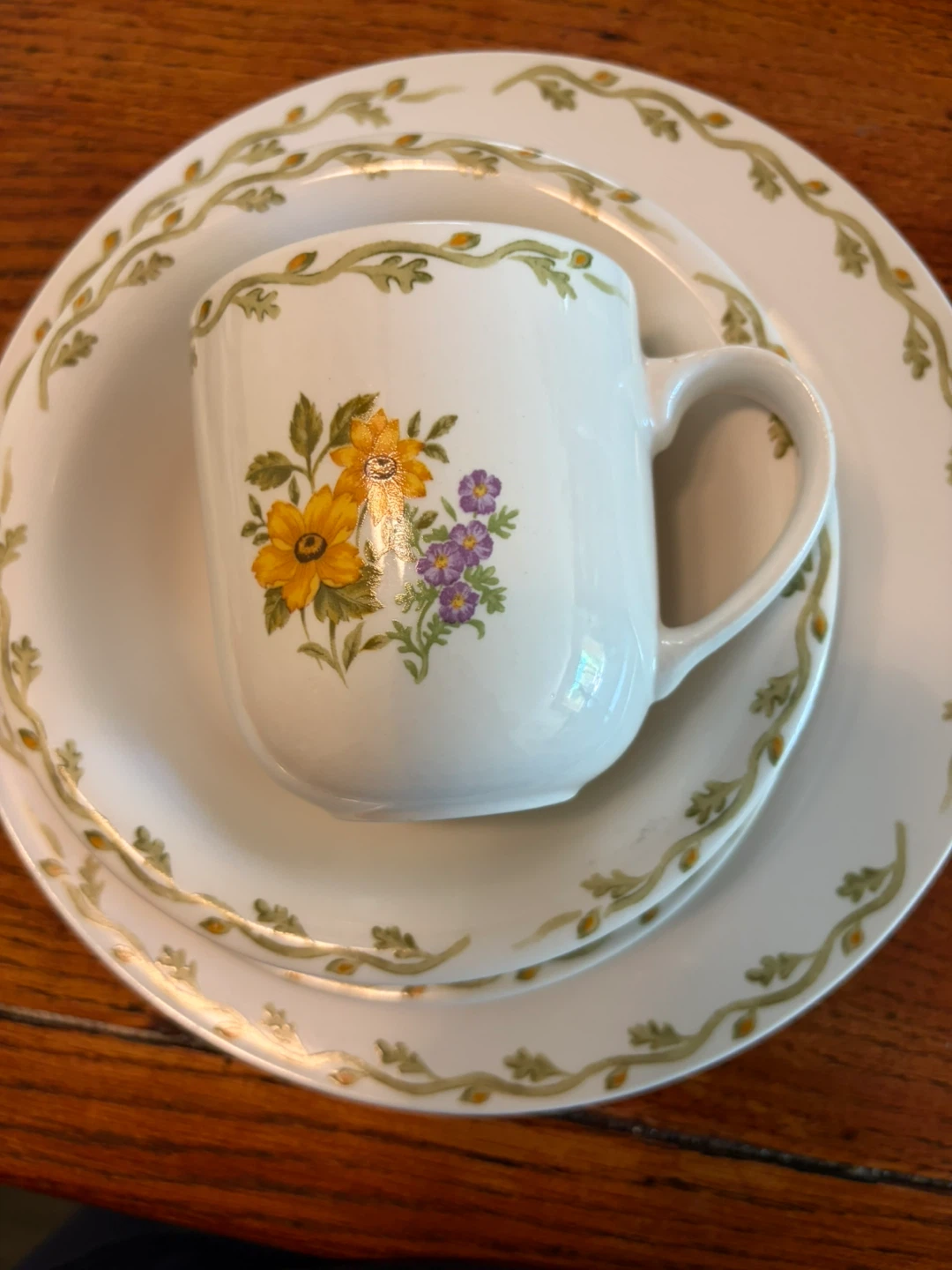 Vintage Floral Dinner Plates and Mug - photo 5