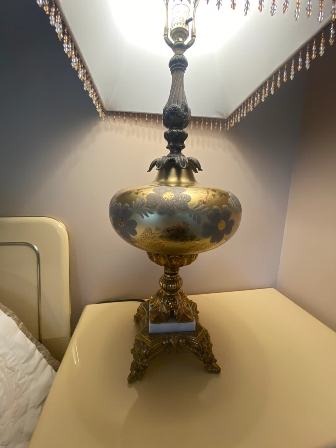 Vintage Gold Floral Table Lamp - photo 3