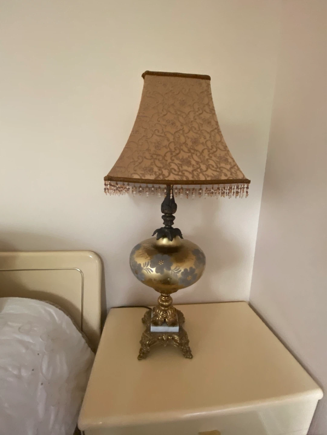 Vintage Gold Floral Table Lamp - photo 2