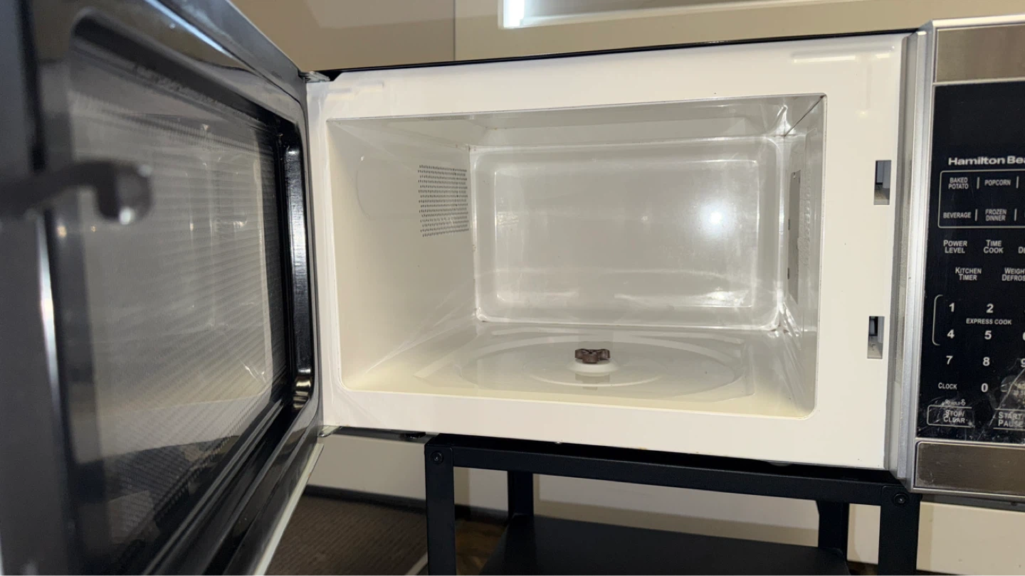Hamilton Beach 1000W Microwave Oven - photo 2