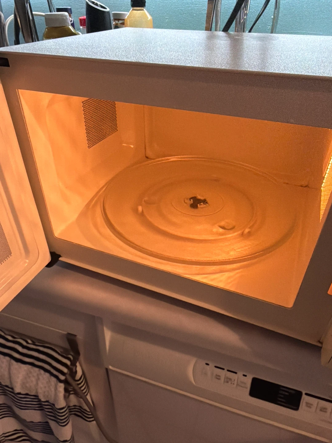 Panasonic Countertop Microwave Oven - photo 2