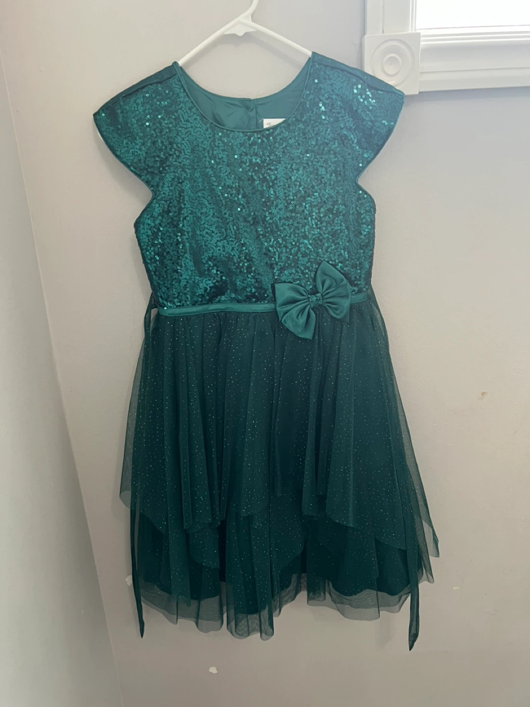 Girl's Sparkly Tulle Skirt and Sequin Top Set - photo 3