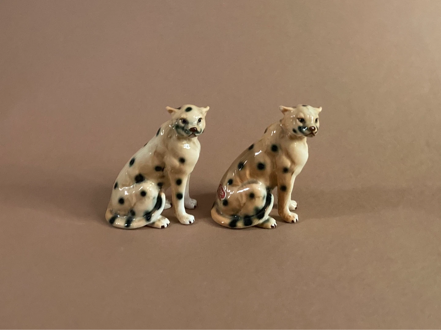 Pair of vintage hand painted leopard figures - photo 2