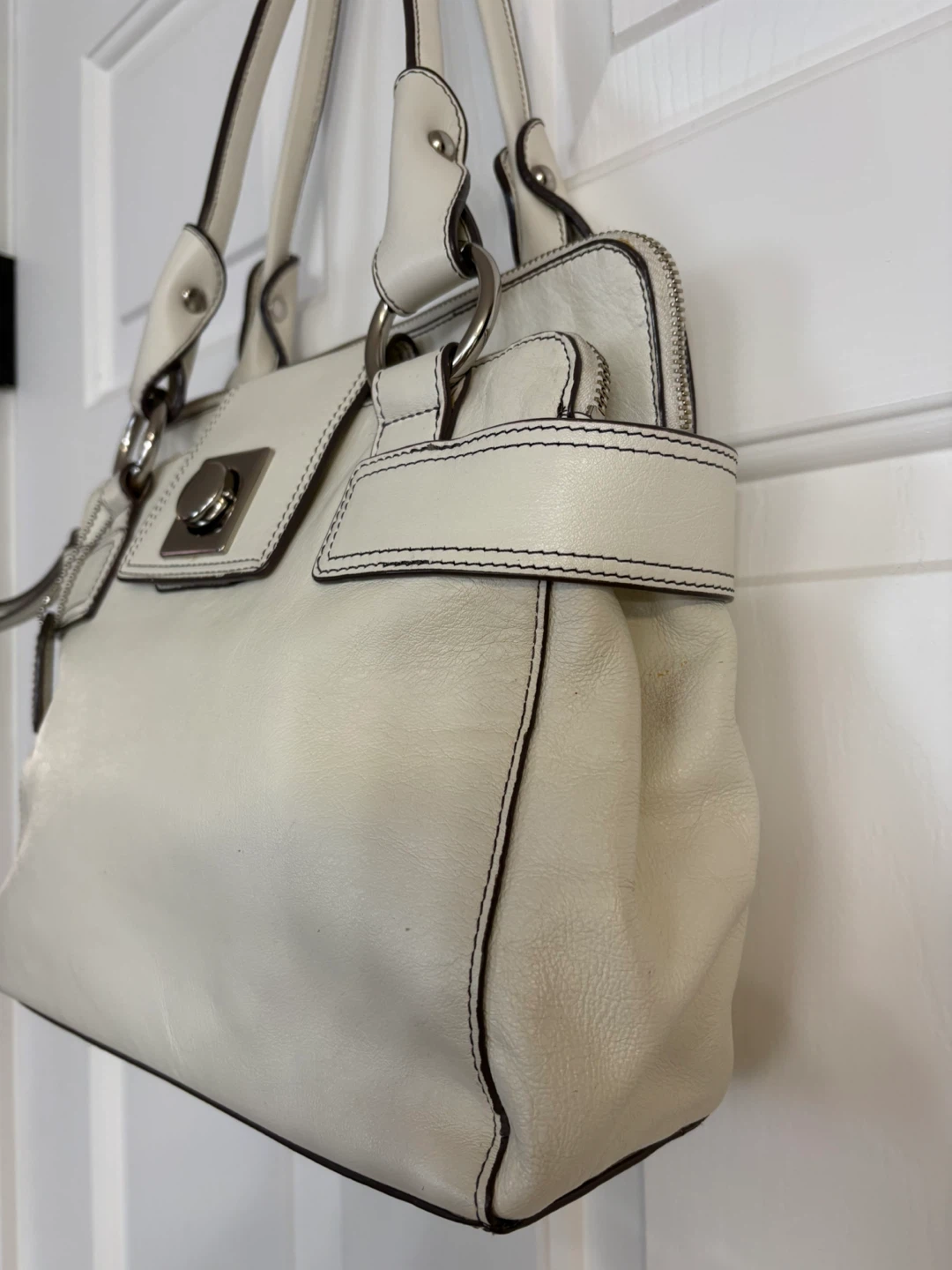 Danier Cream Leather Satchel Bag - photo 4