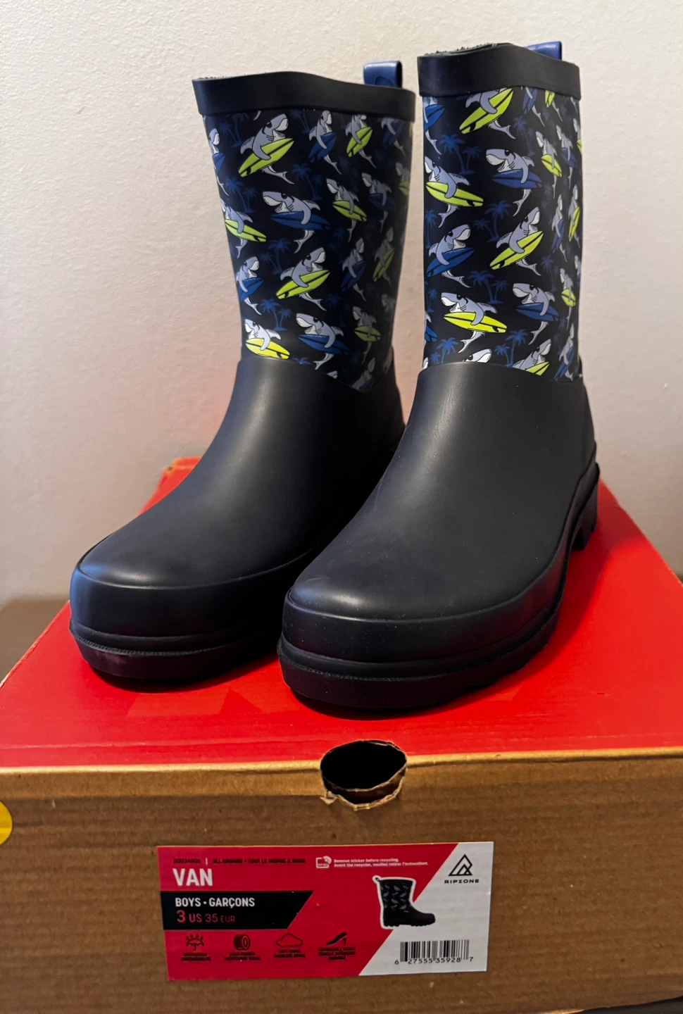 Youth  Rain Boots sz 3