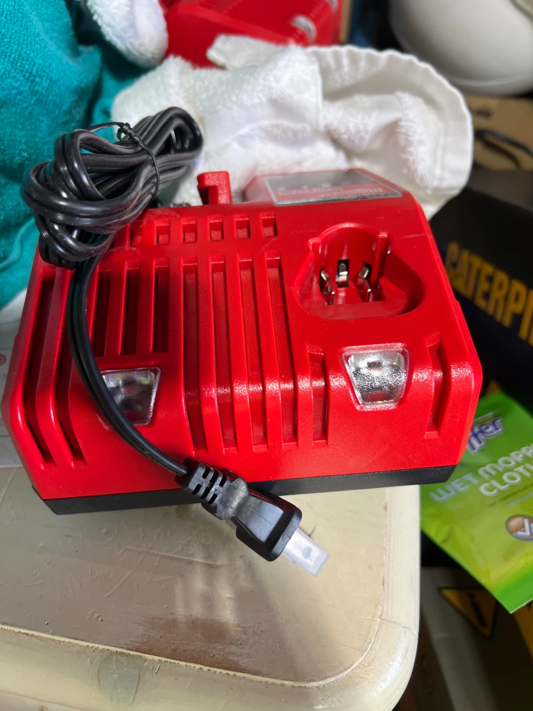 Milwaukee M12 M18 Lithium-Ion Battery Charger - photo 2
