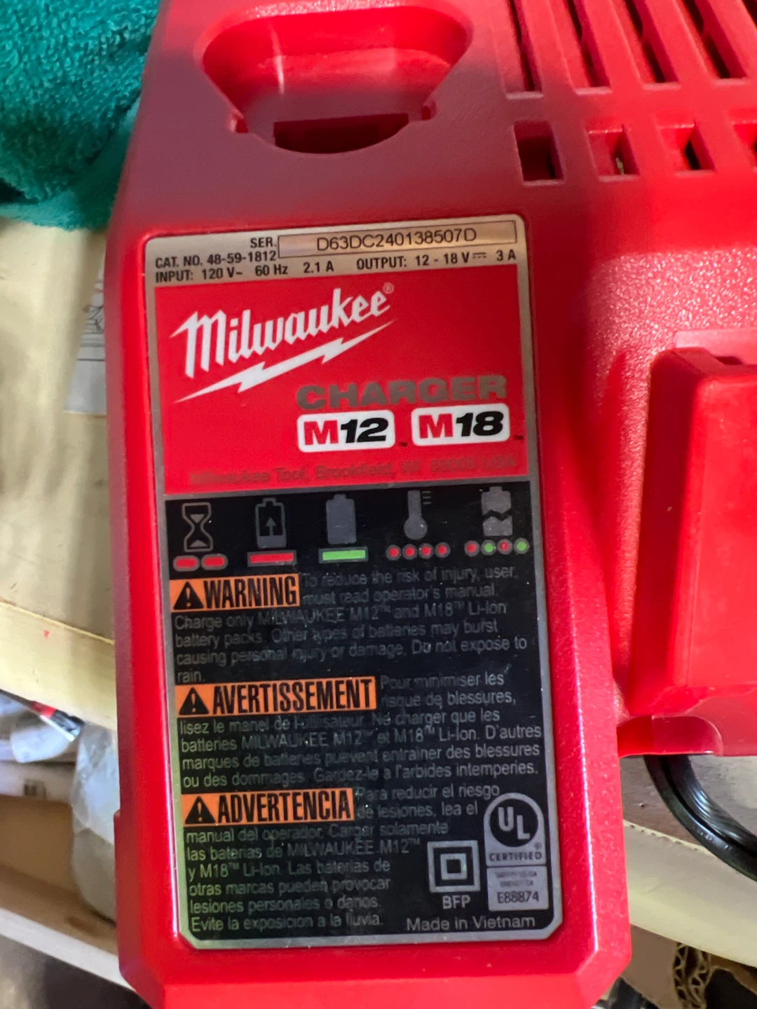Milwaukee M12 M18 Lithium-Ion Battery Charger - photo 4