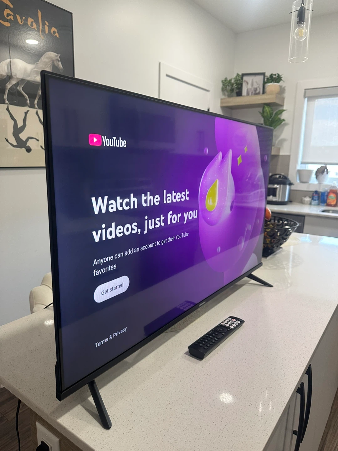 55-inch Hisense 4K UHD Smart TV – Like New Condition - photo 2