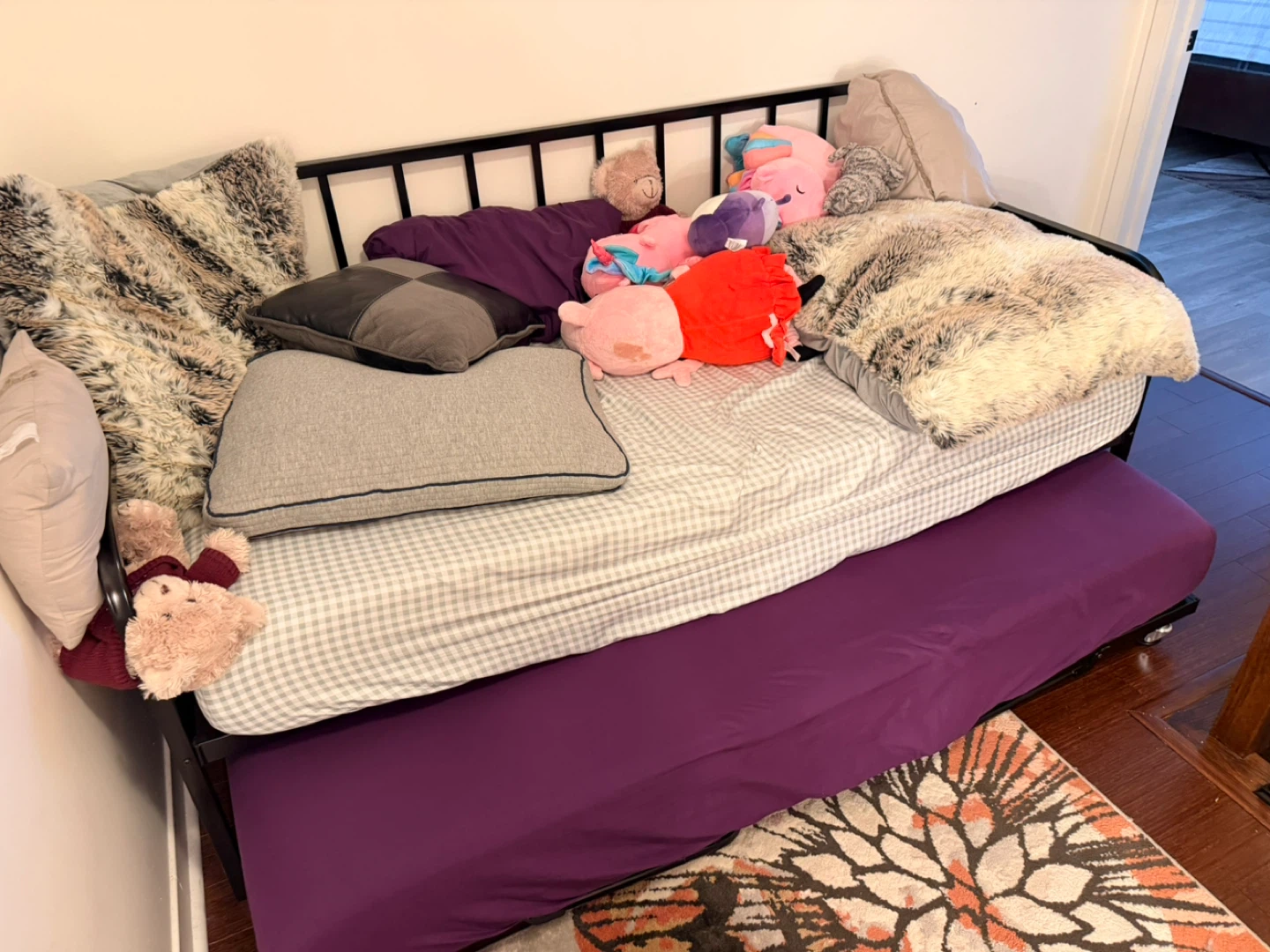 Black Metal Daybed with Trundle