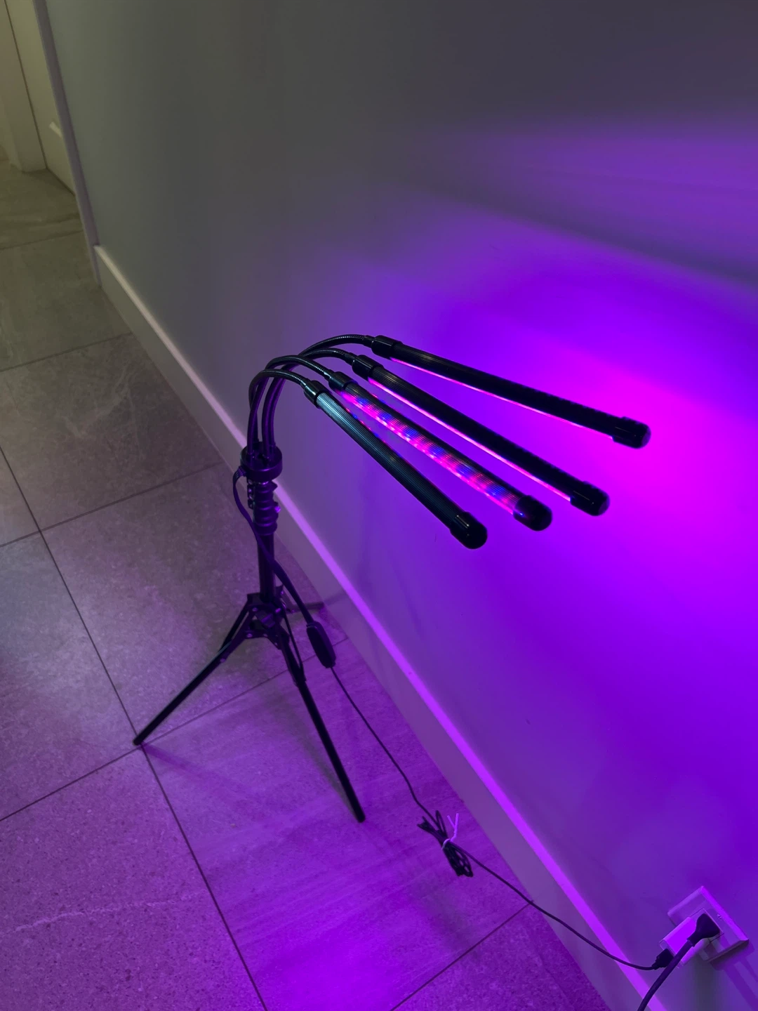 4-Head LED Grow Light with Tripod Stand