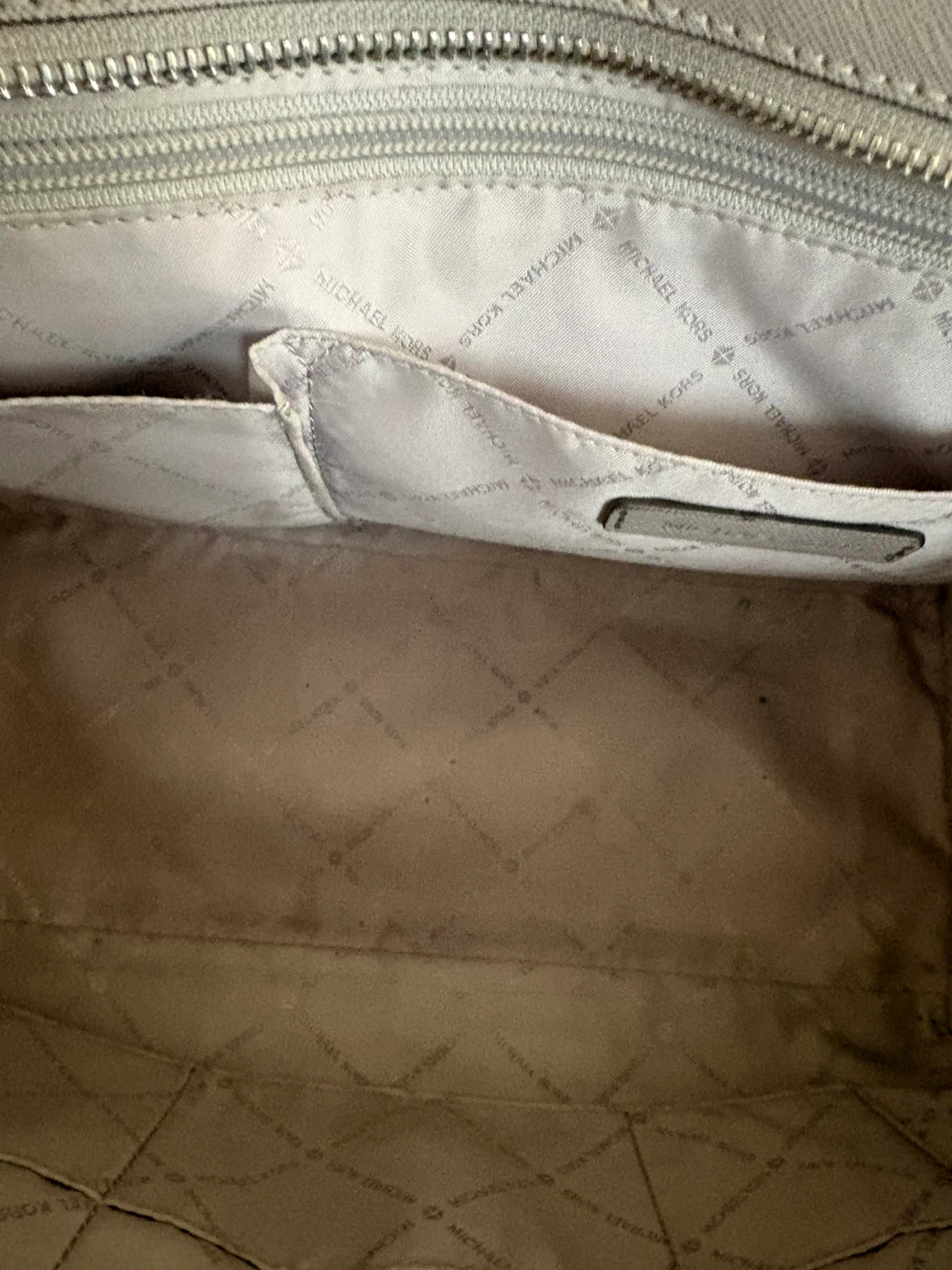 Michael Kors Selma Leather Satchel - photo 4