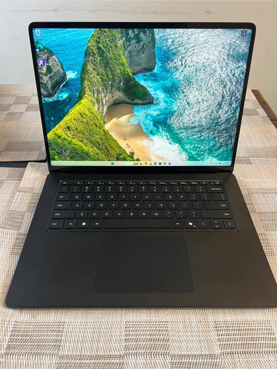 Microsoft Surface Laptop 15″ – Powerful, Touchscreen