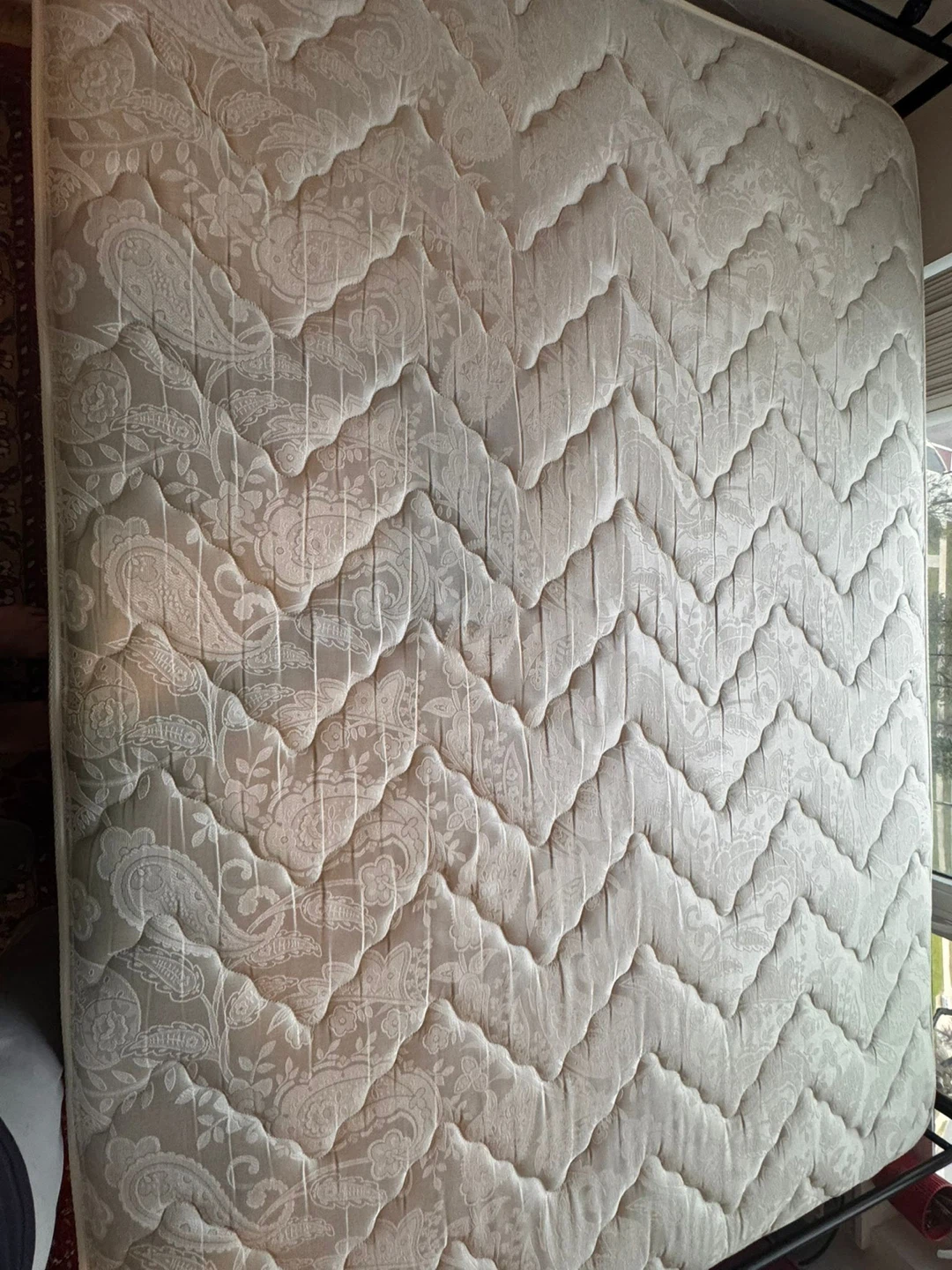 Queen Size Mattress with Paisley Pattern - photo 3