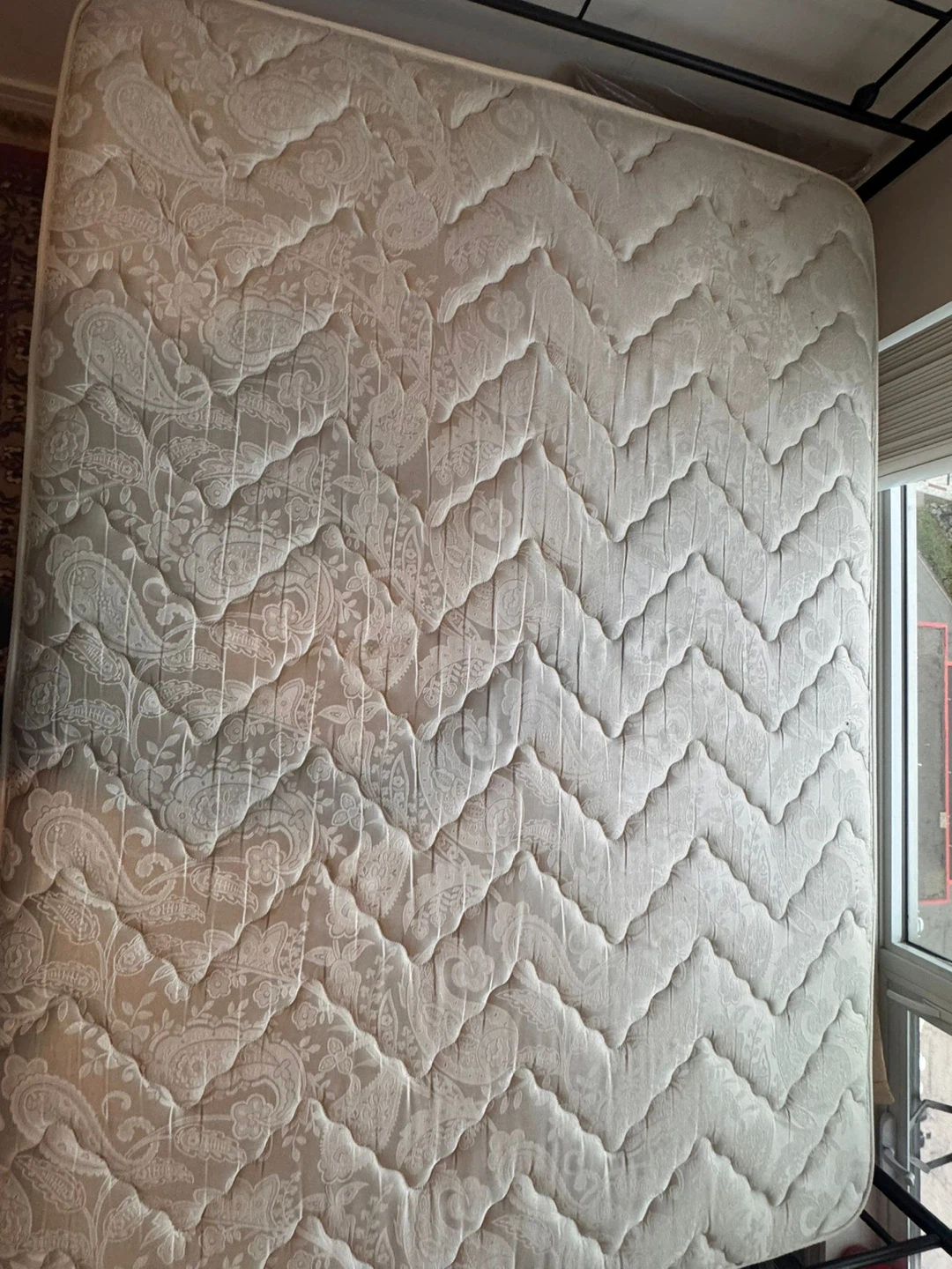 Queen Size Mattress with Paisley Pattern - photo 2