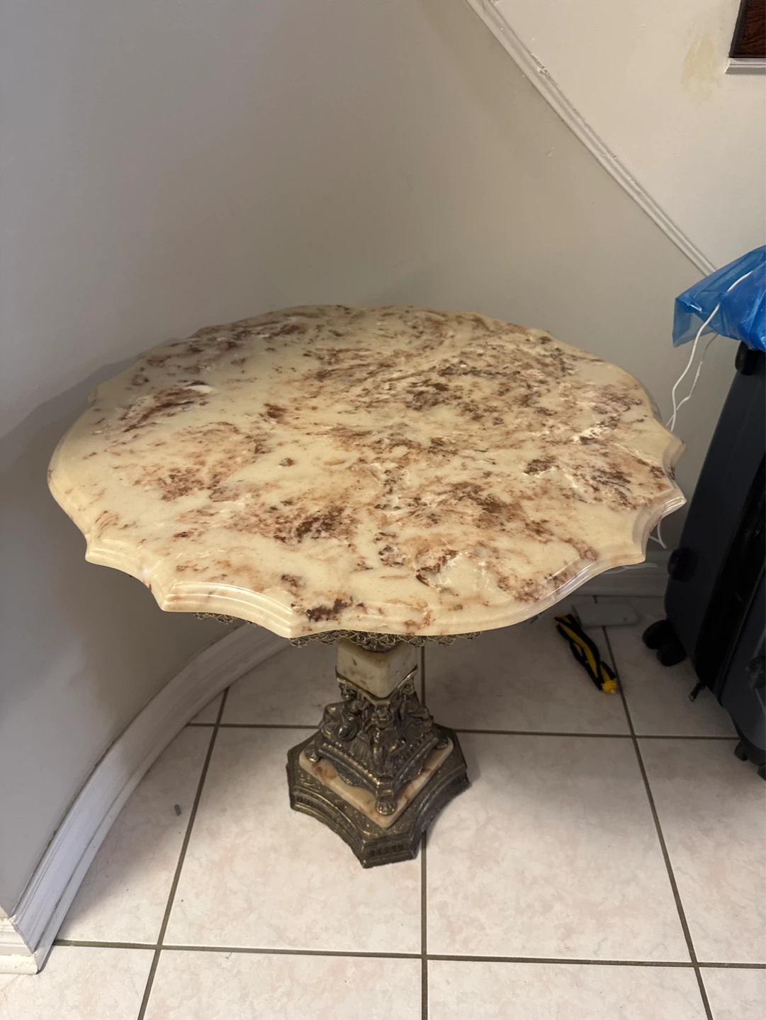 Marble top accent table - photo 3
