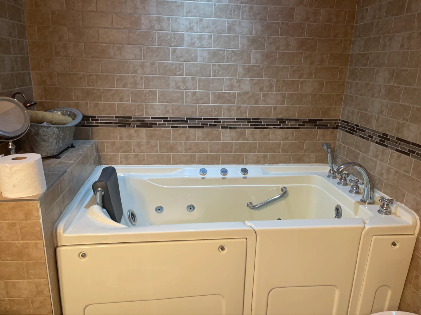 Walk-in Bathtub - photo 3
