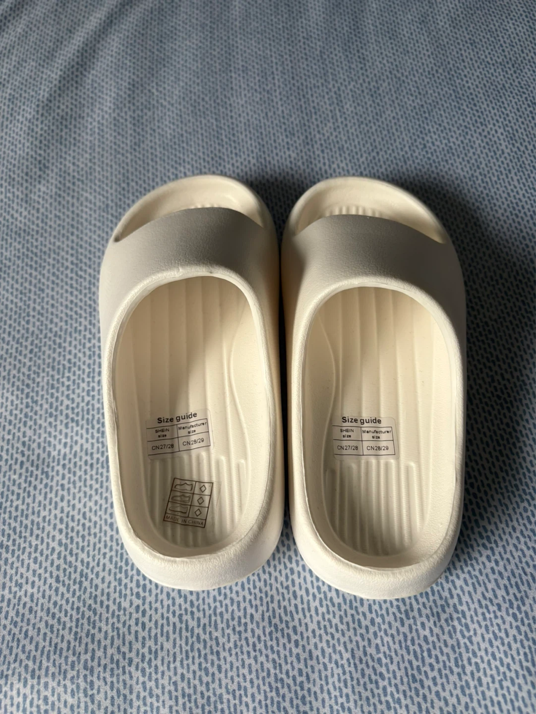 SHEIN White Slides - Size CN28/29