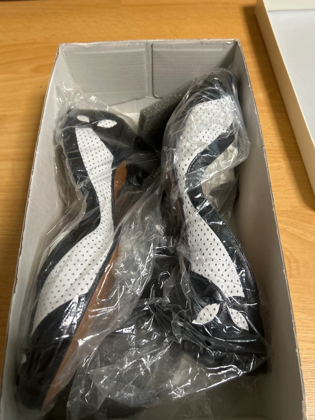 RE-MIX Maggie Black and White Women's Shoes - Size 7