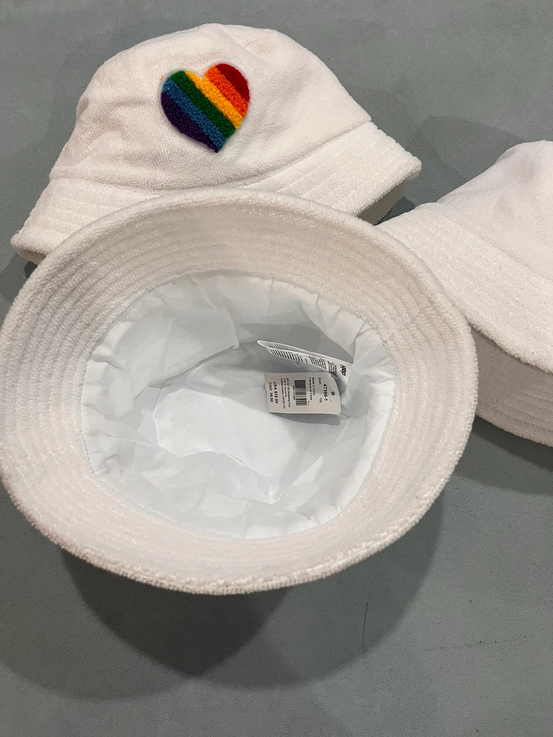 NEW $5 each Terry White Bucket Hat with Rainbow Heart - photo 3