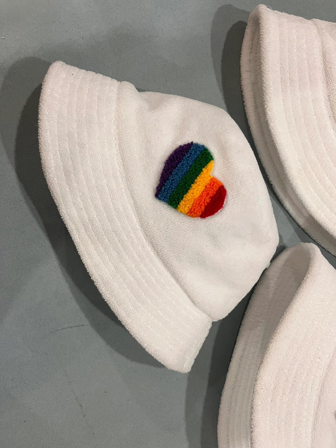 NEW $5 each Terry White Bucket Hat with Rainbow Heart - photo 4