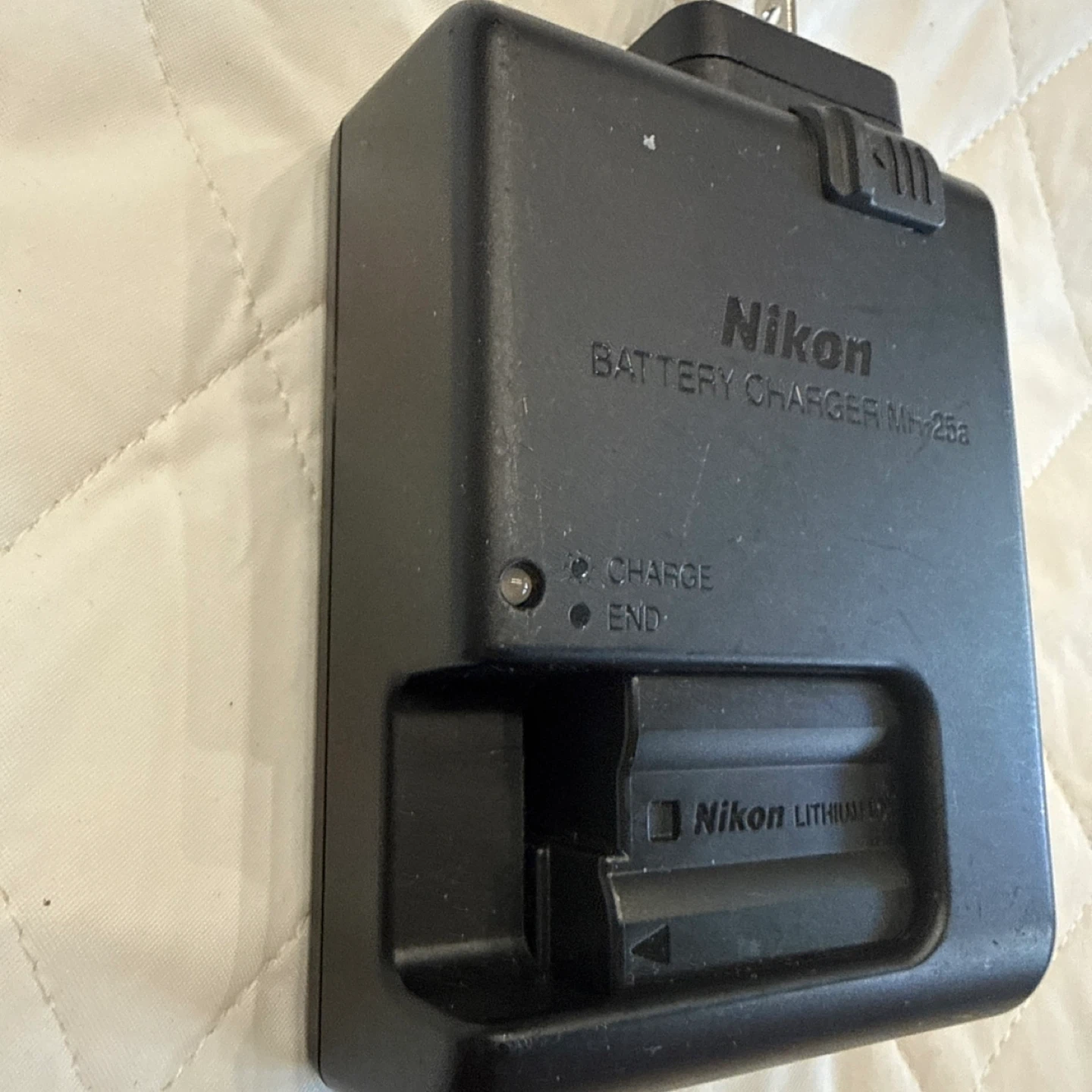 Nikon MH-25a Battery and Charger - photo 4