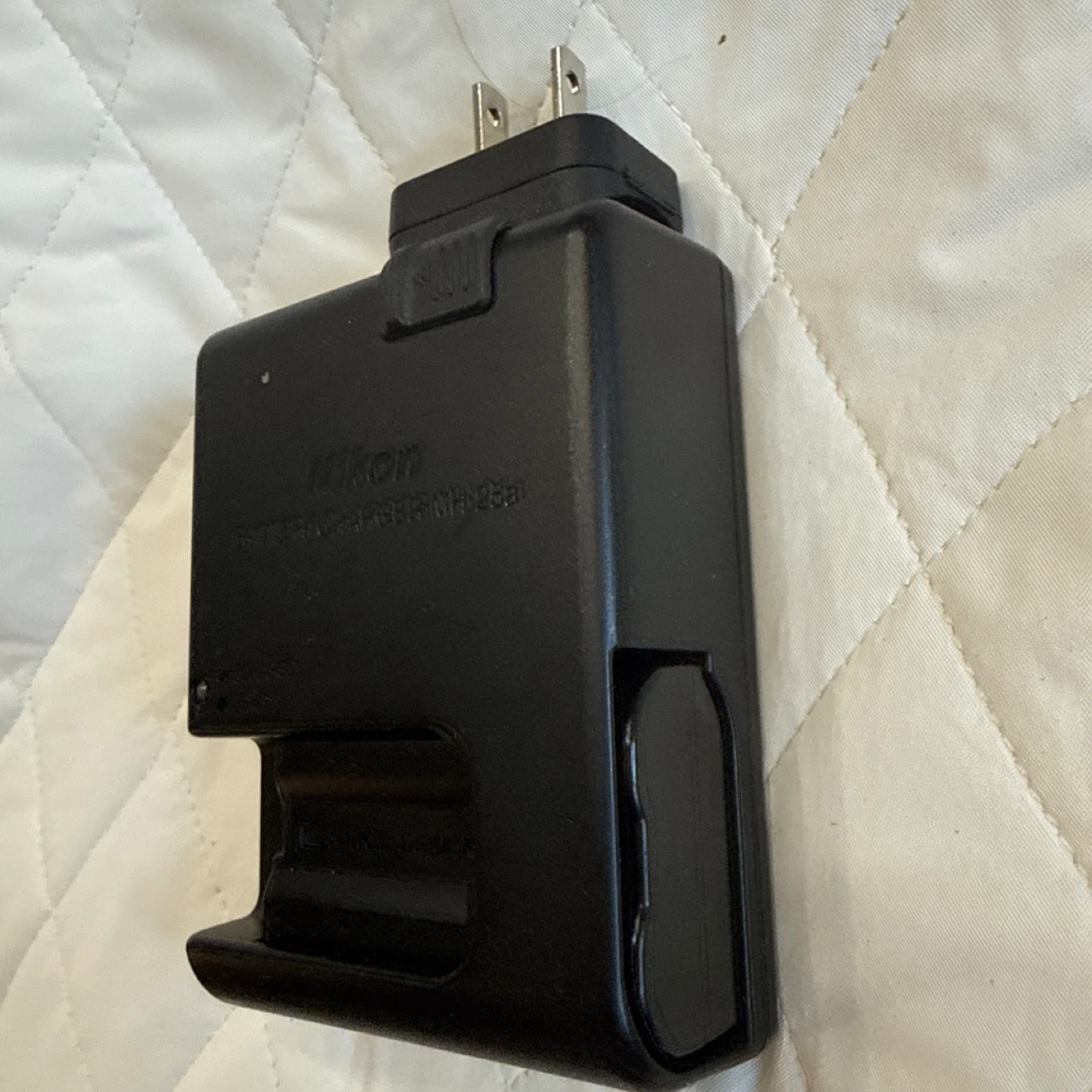 Nikon MH-25a Battery and Charger - photo 3