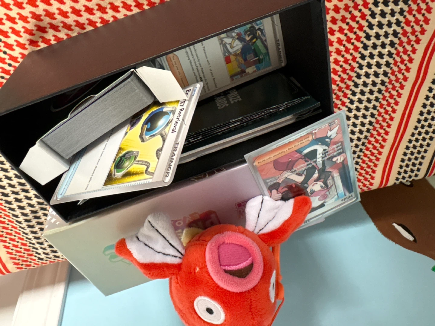 FLASH SALE Pokémon Bulk + Hilda IR Card (+ magikarp plush) - photo 2
