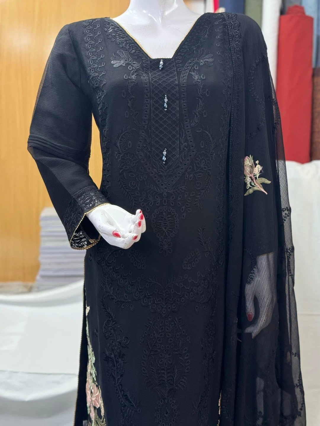 Black embroidered 3-piece suit with dupatta - photo 5