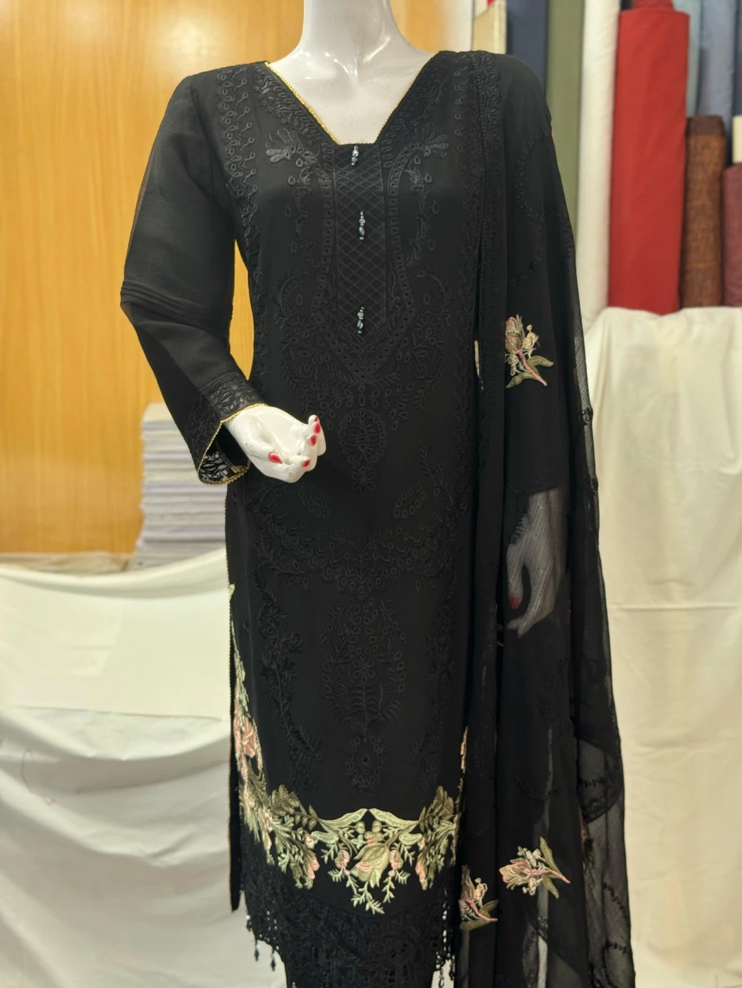 Black embroidered 3-piece suit with dupatta - photo 3