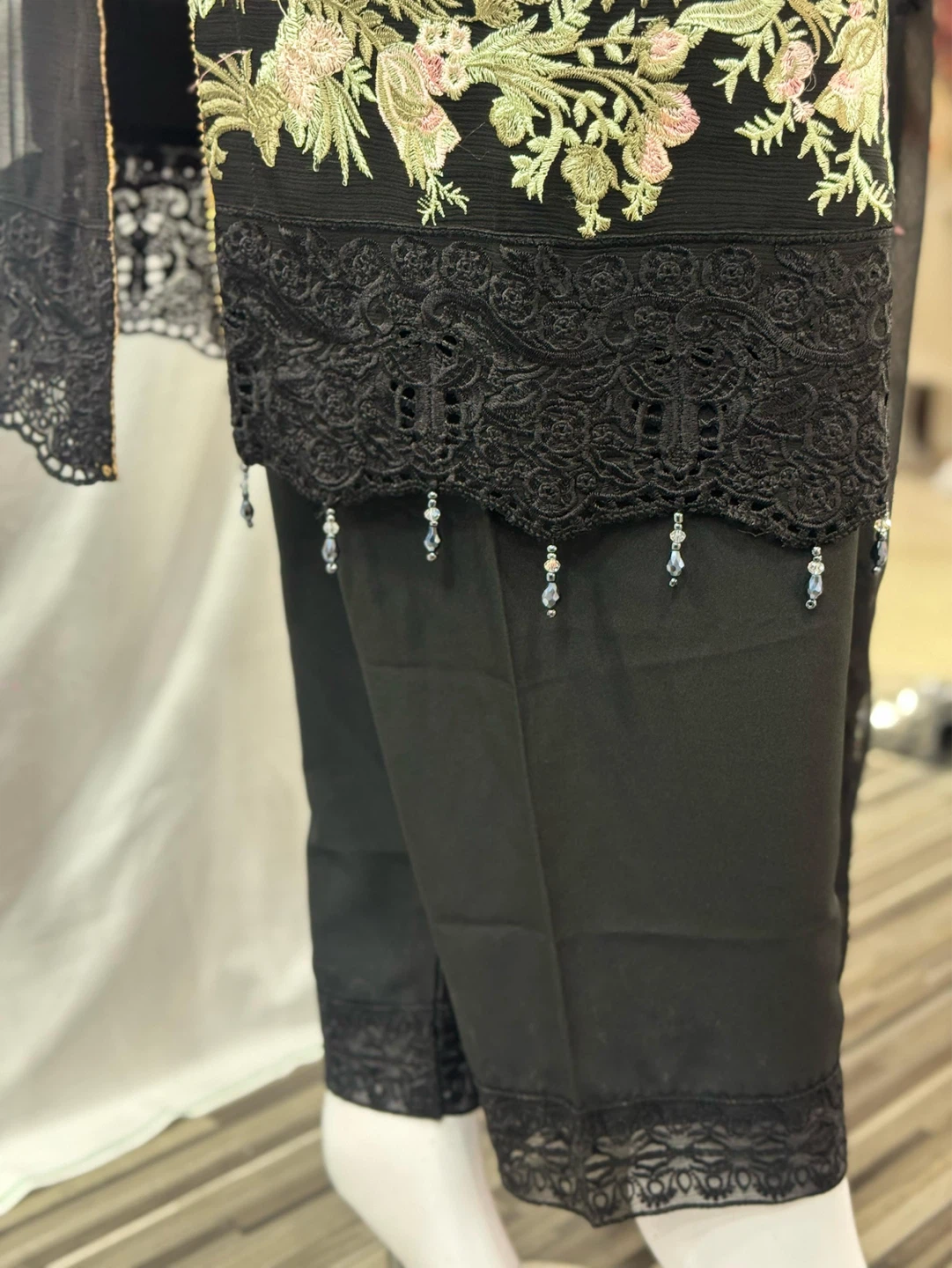 Black embroidered 3-piece suit with dupatta - photo 2
