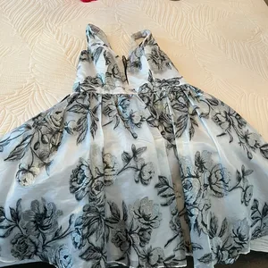 Cachet Women's Dress Size 6 Floral Pattern